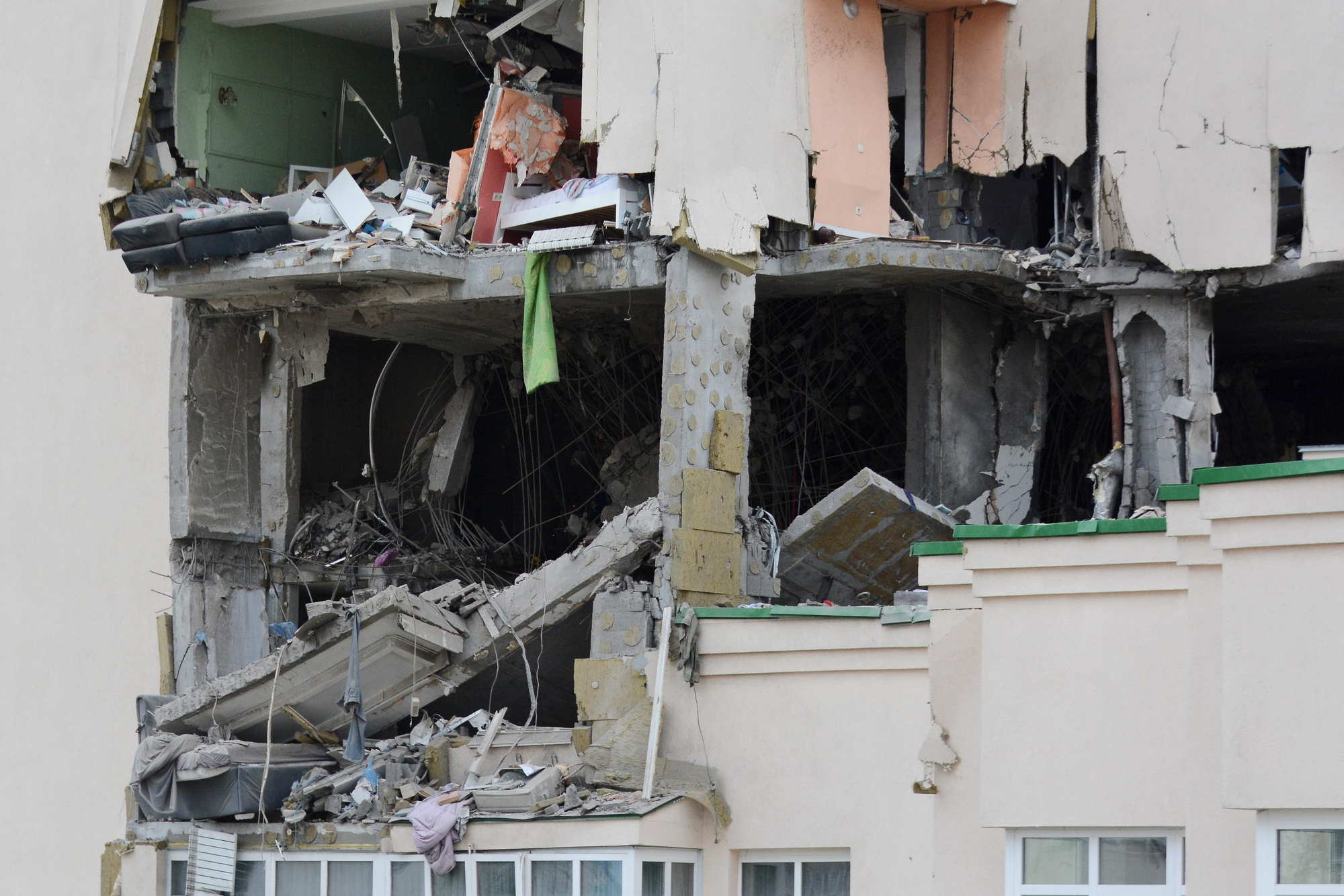 Un edificio de viviendas de Kiev destruido por un ataque ruso en junio de 2023.