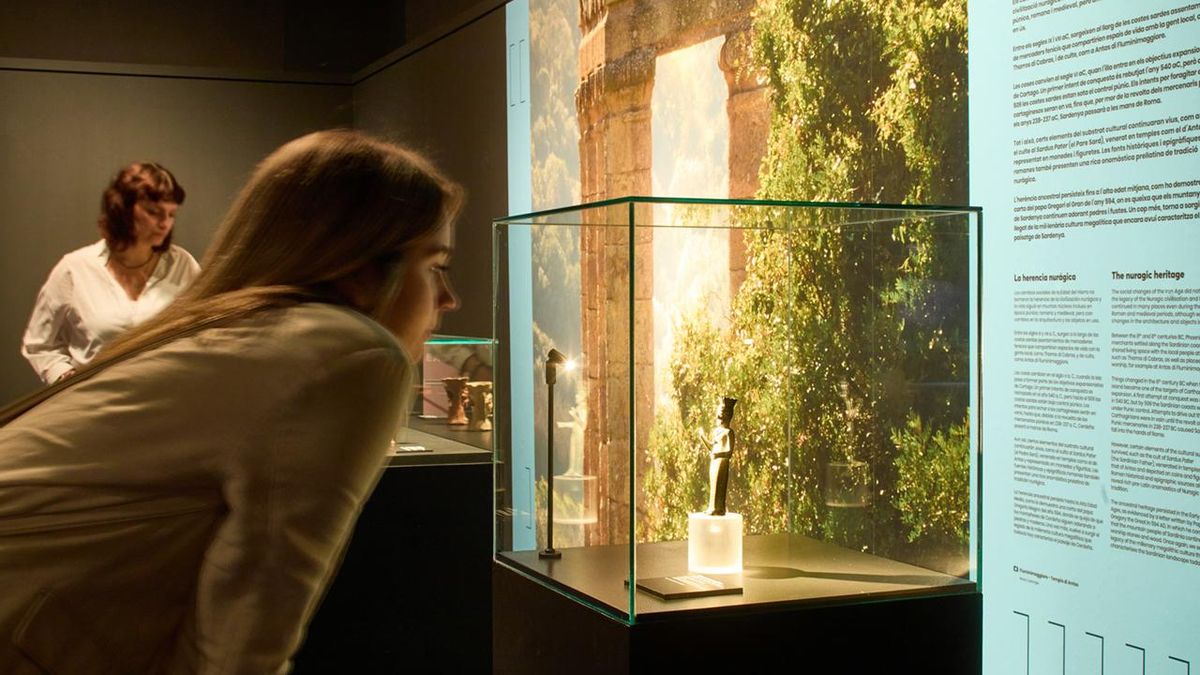 La mostra exhibeix 200 objectes arqueològics únics, provinents de museus de Sardenya