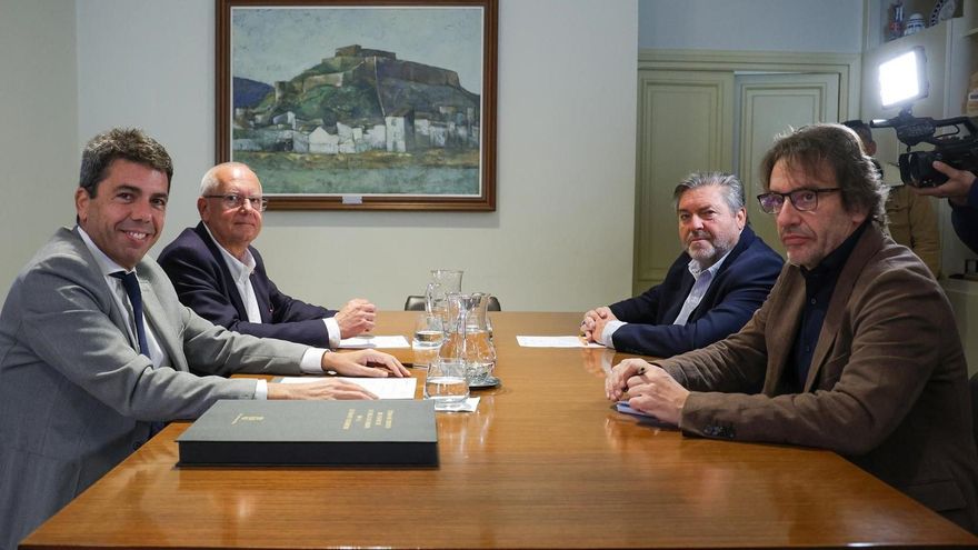 Mazón defiende una reversión "modélica y ordenada" en el Hospital de Dénia frente a la "chapuza" de Alzira y Torrevieja