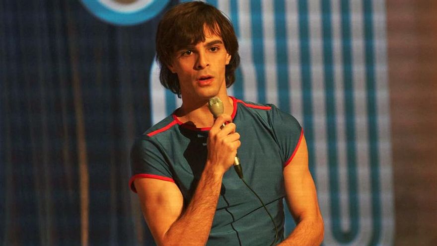 Telecinco ya promociona la emisión en abierto de la serie de Miguel Bosé: "Sensual, icónico, revolucionario"