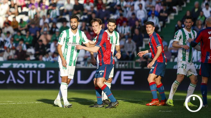 El Córdoba CF gana experiencia en su línea defensiva
