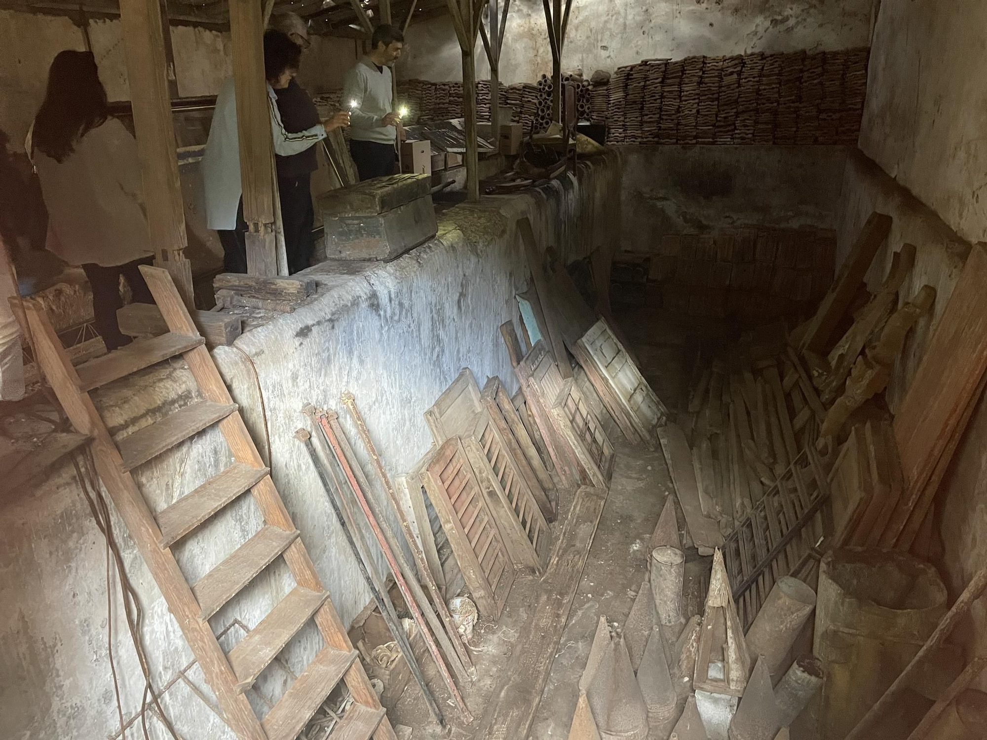 Restos del antiguo ingenio azucarero que se conservan en una de las casonas del Llano de Argual.