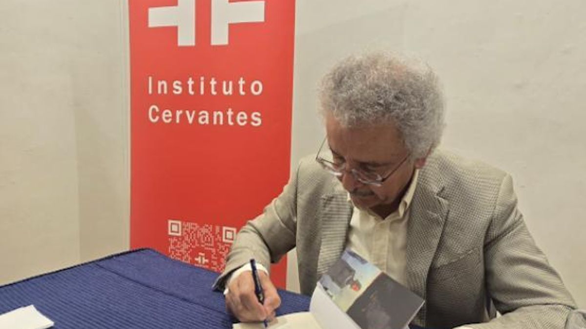 "Las historias que nadie escribe se las apropian nuestros enemigos"