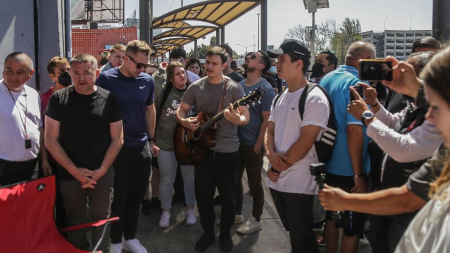 Rusos y ucranianos visitan y apoyan a compatriotas en la fronteriza Tijuana