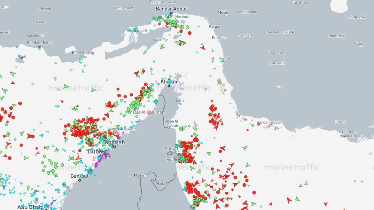 Tráfico marítimo en el estrecho de Ormuz el 28 de abril.