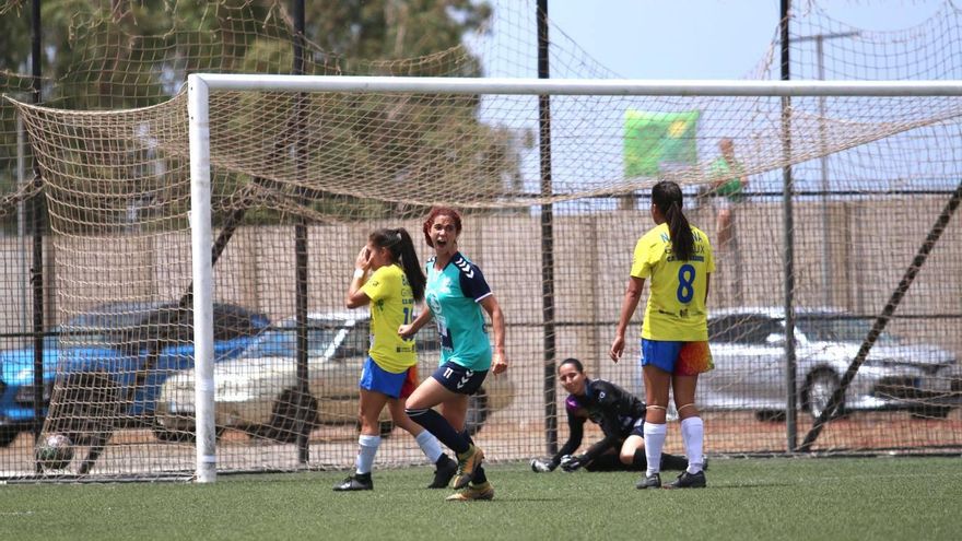 El Femarguín Spar Gran Canaria derrota al Juan Grande y se acerca a la permanencia
