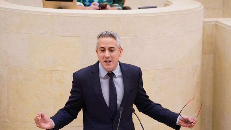 Pablo Zuloaga: "Doy un paso al lado para evitar que el PSOE vuelva a mirar hacia dentro cuando debe mirar a Cantabria"