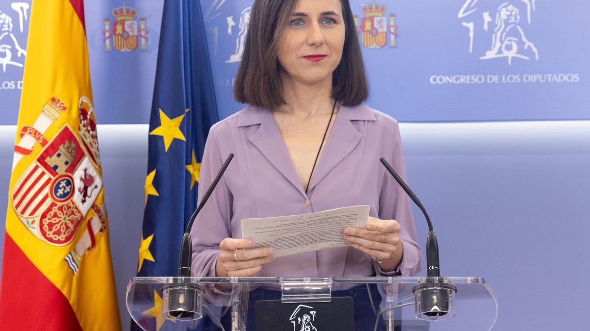 La portavoz de Podemos en el Congreso, Ione Belarra, durante una rueda de prensa anterior a la Junta de Portavoces, en el Congreso de los Diputados, a 18 de junio de 2024, en Madrid (España).