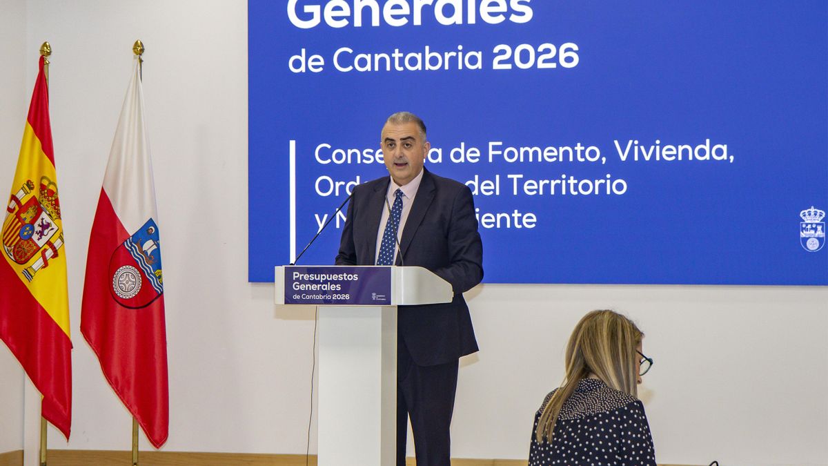 El consejero de Fomento, Vivienda, Ordenación del Territorio y Medio Ambiente, Roberto Media, presenta los presupuestos de su departamento para 2026