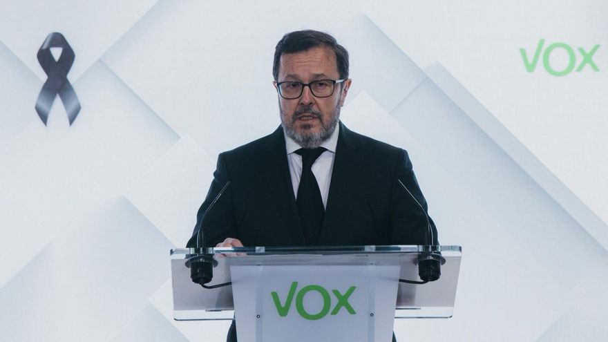 El portavoz nacional de Vox, José Antonio Fúster, en rueda de prensa