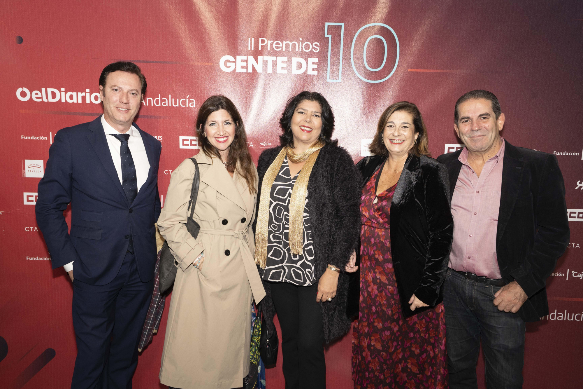 Salvador Toscano, presidente de la AEPS; y María de Pablo y Carmen Gonzaga, de Medios y Más, con Pilar Aquino y Alberto Luna.