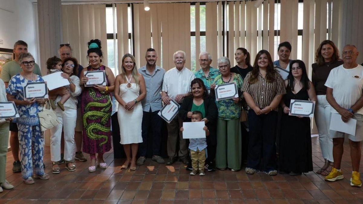 El Paso exhibe el talento de 22 artistas locales en una exposición por las Fiestas del Pino