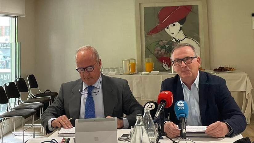 Los portavoces de la Asociación de Entidades Concesionarias de la Comunidad Valenciana para la Inspección Técnica de Vehículos (Aecova-ITV), Francisco Llopis y Manuel Trigo.