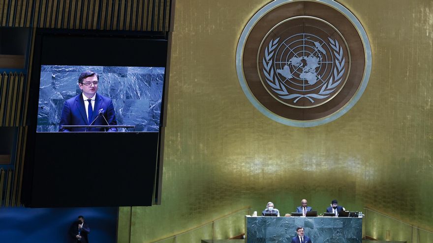 El ministro ucraniano de Exteriores, Dmitro Kuleba mientras interviene en una sesión de la Asamblea General de la ONU. EFE/EPA/JASON SZENES