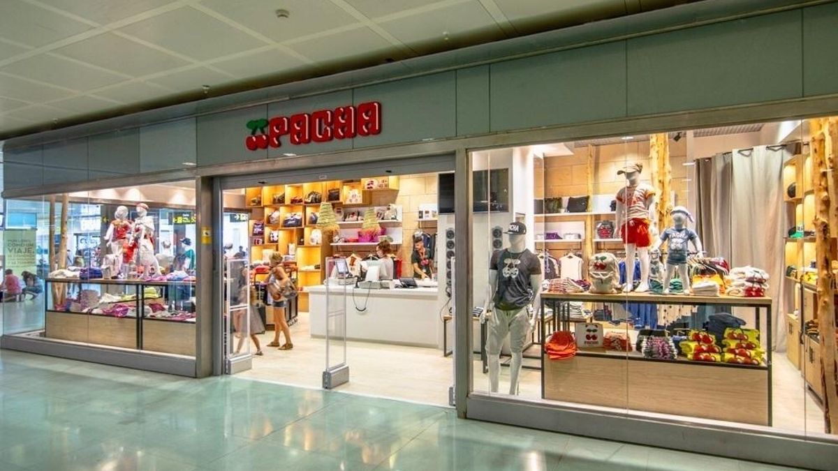 Tienda de Pachá en el aeropuerto.