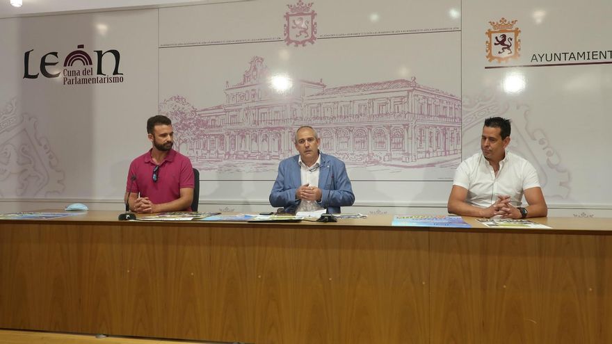 Presentación de las actividades de verano al aire libre en León.