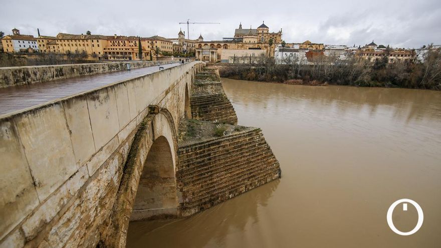 La crecida del río Guadalquivir a su paso por Córdoba
