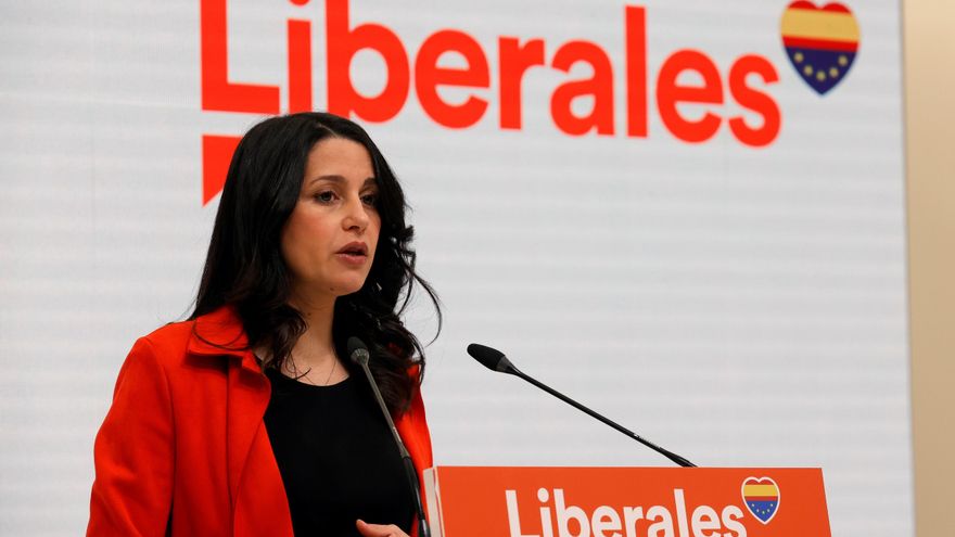 La líder de Ciudadanos, Inés Arrimadas, ofrece una rueda de prensa tras la reunión del Comité Ejecutivo en Madrid, este lunes. EFE/ Zipi