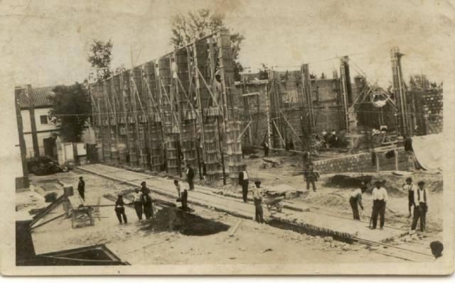 Fotografía de la construcción de la Azucarera de Veguellina en 1930.