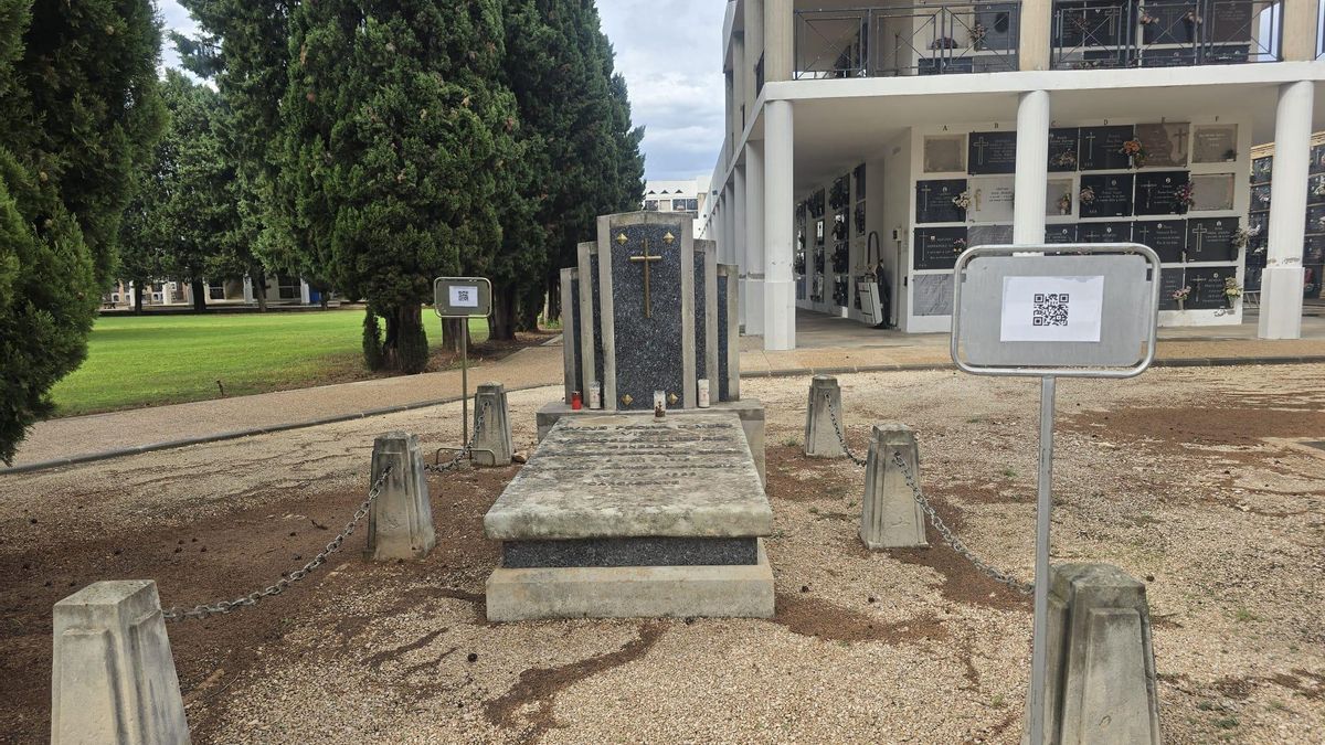 Un código QR y cuatro párrafos para explicar quién es el genocida nazi enterrado en Carcaixent