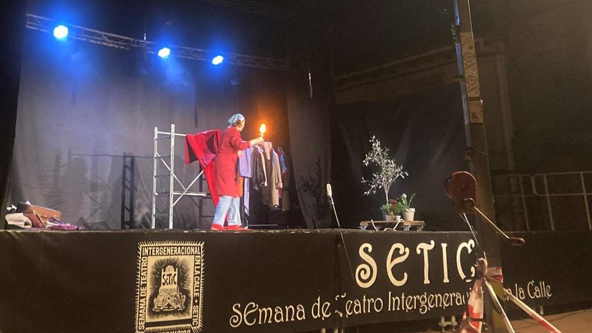 Representación de 'El cerco de Leningrado en el Festival SETIC' de Villabalter.