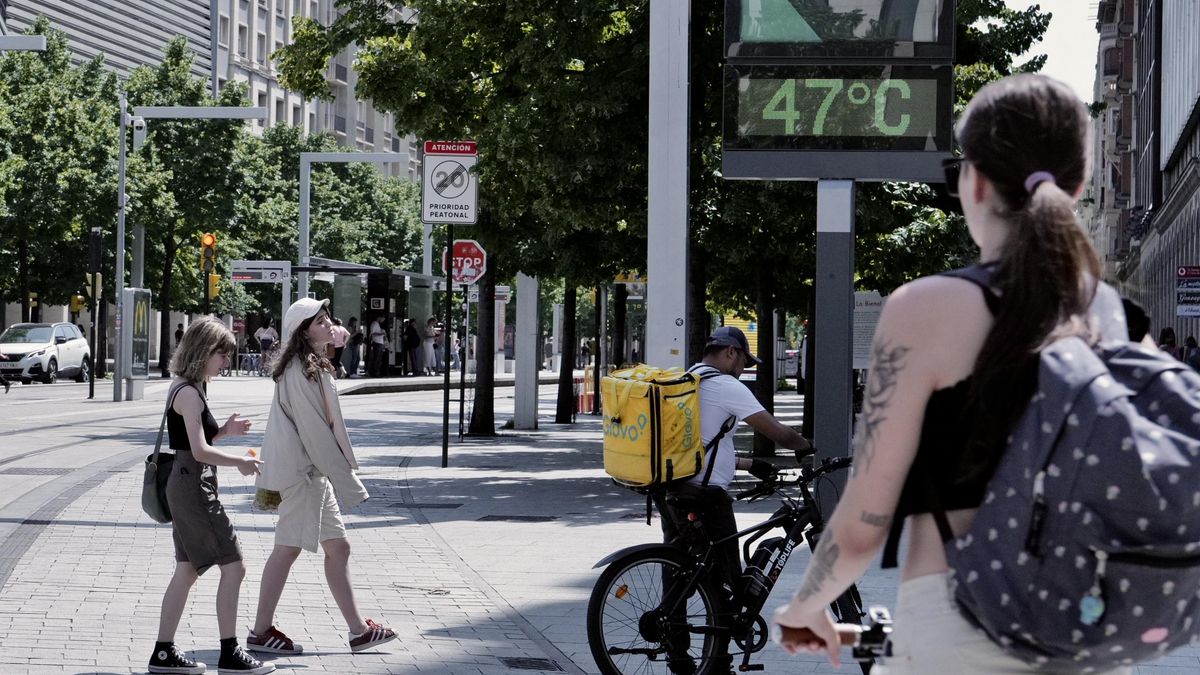 Un termómetro indica 47º de temperatura