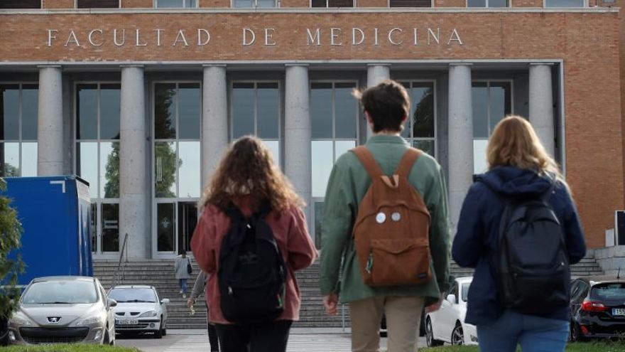 La carrera que consume a sus estudiantes: el 41% de los futuros médicos tiene síntomas de depresión a mitad del grado