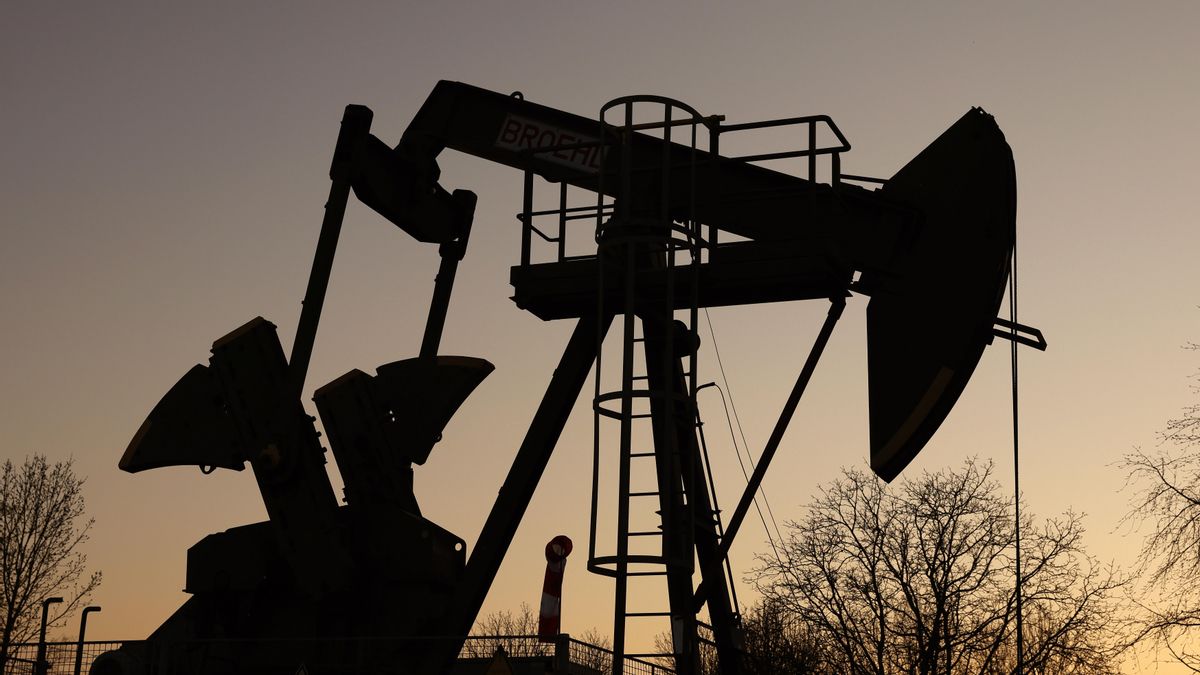 El petróleo cae casi un 6%, hasta 97 dólares, ante un posible acuerdo de paz entre EEUU e Irán