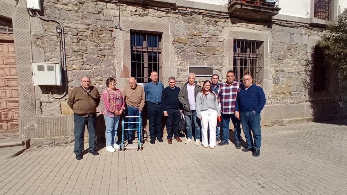 Imaginación y memoria colectiva revolotean en la biblioteca de Caboalles de Abajo.