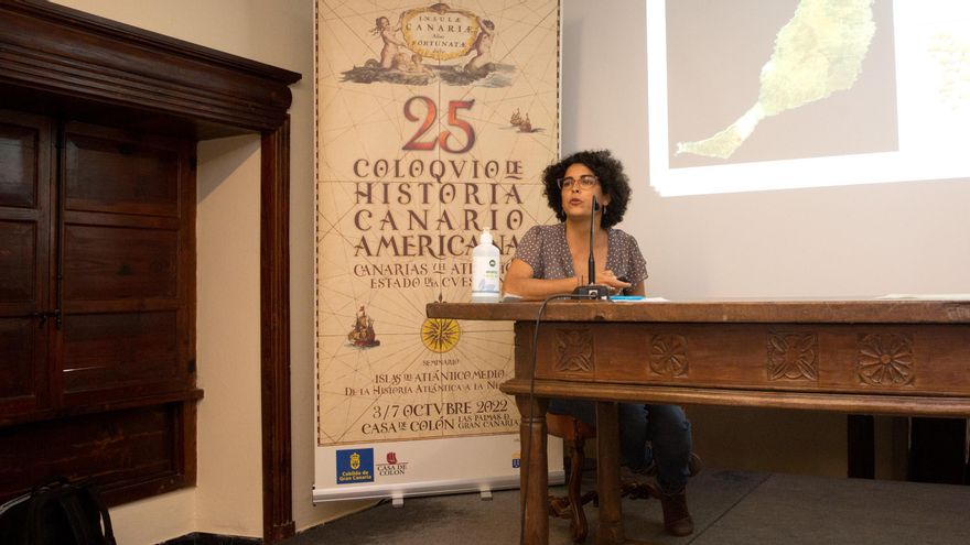 La arqueóloga Rosa López lidera las investigaciones de la cultura maho en Fuerteventura