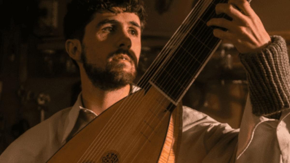 Nacho Laguna muestra la sonoridad de la tiorba en un concierto este lunes en El Albéitar