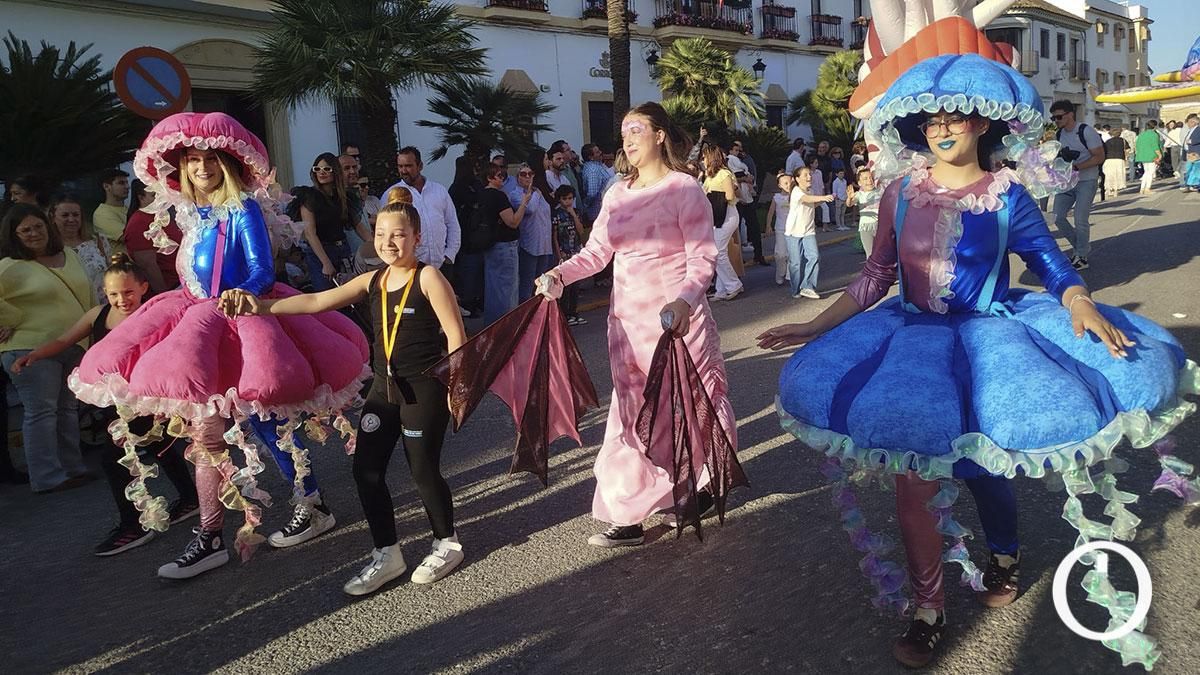 El mundo marino emerge en las Calles en Flor de Cañete