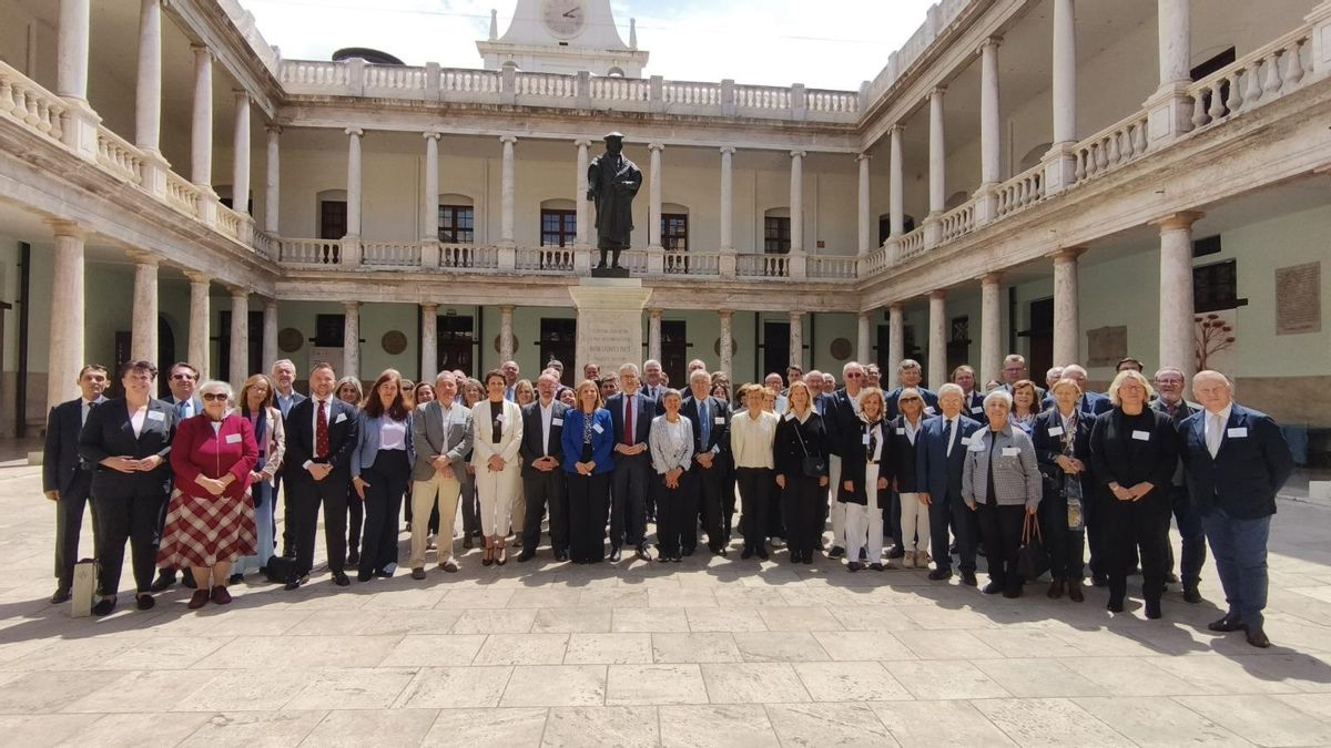 La delegada del Gobierno en la Comunitat Valenciana, Pilar Bernabé, junto al secretario de Estado de Política Territorial, Arcadi España, en las XXX Jornadas Europeas de los Representantes Territoriales del Estado (AERTE).