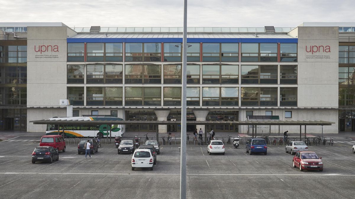 Archivo - Fachada de la UPNA .