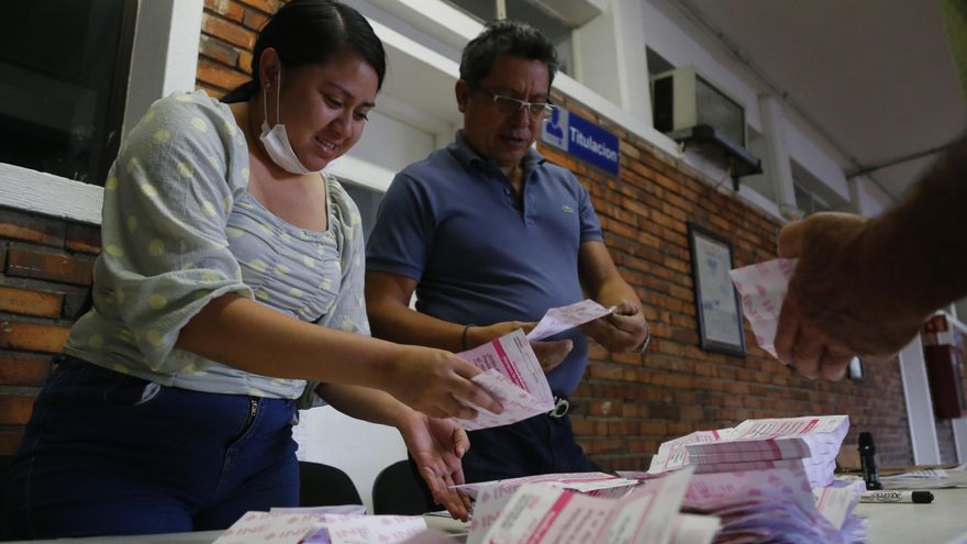López Obrador gana la consulta sobre la revocación de su mandato pero con una baja participación