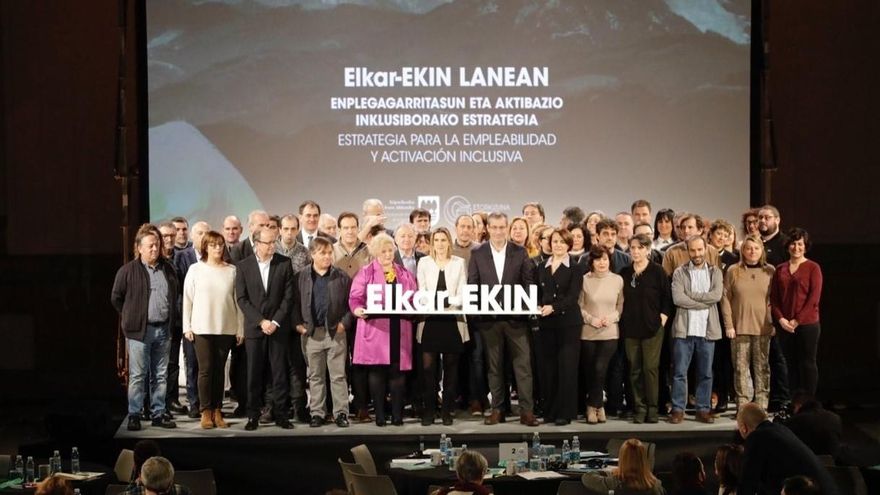 Más de 50 agentes públicos y privados se adhieren al plan de inclusión social Elkar-Ekin de Diputación de Gipuzkoa