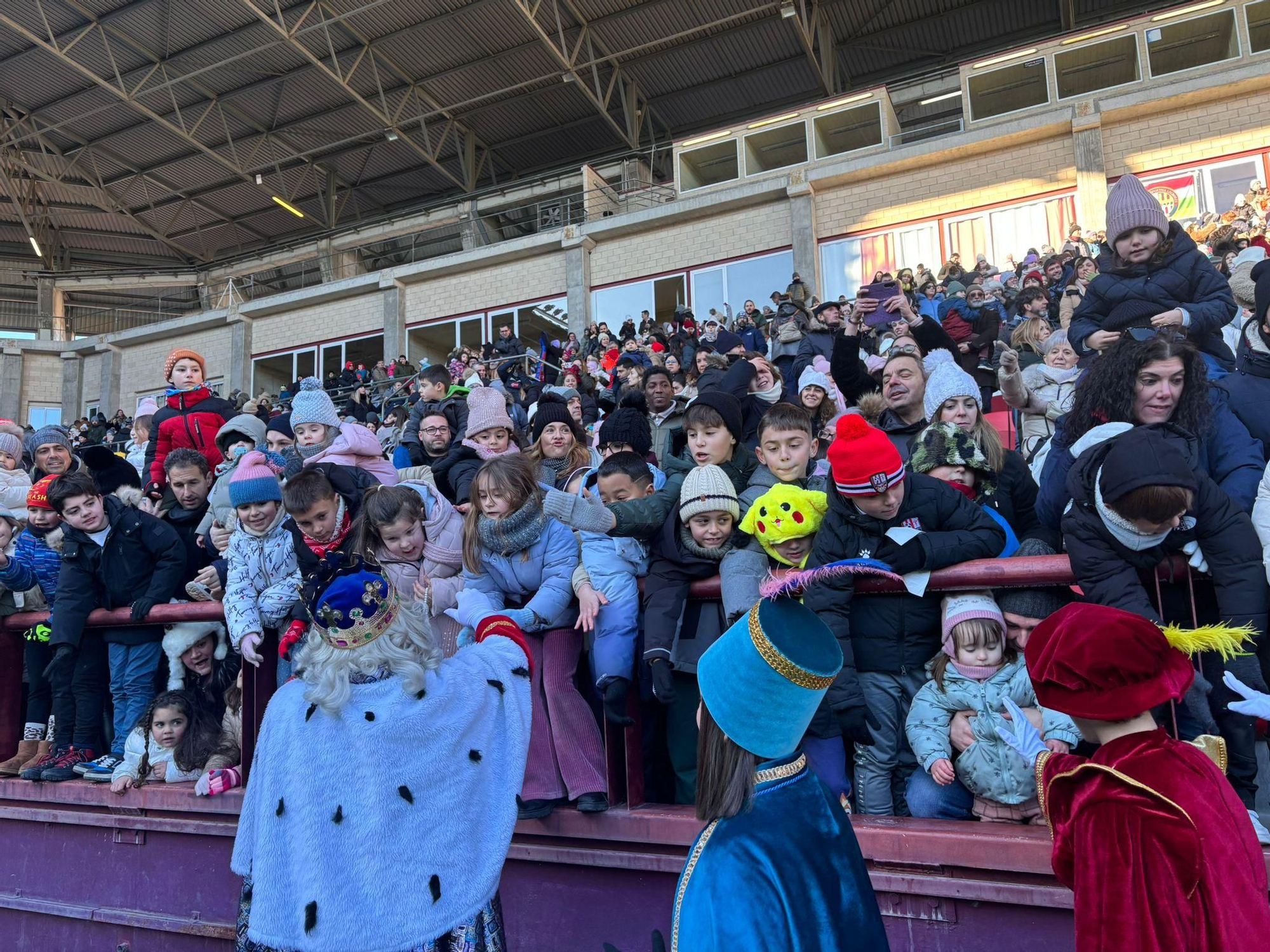 Los Reyes Magos ya están en Logroño: así ha sido el aterrizaje en helicóptero en Las Gaunas