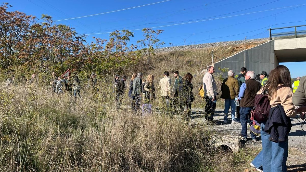 “Ha sido peor que Adamuz”: vecinos y heridos, conmocionados por el choque de dos trenes en Toledo