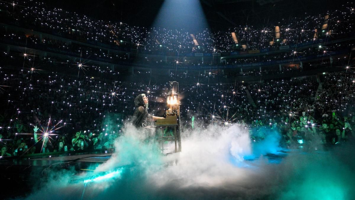 Lady Gaga, al piano, en la recta final del concierto