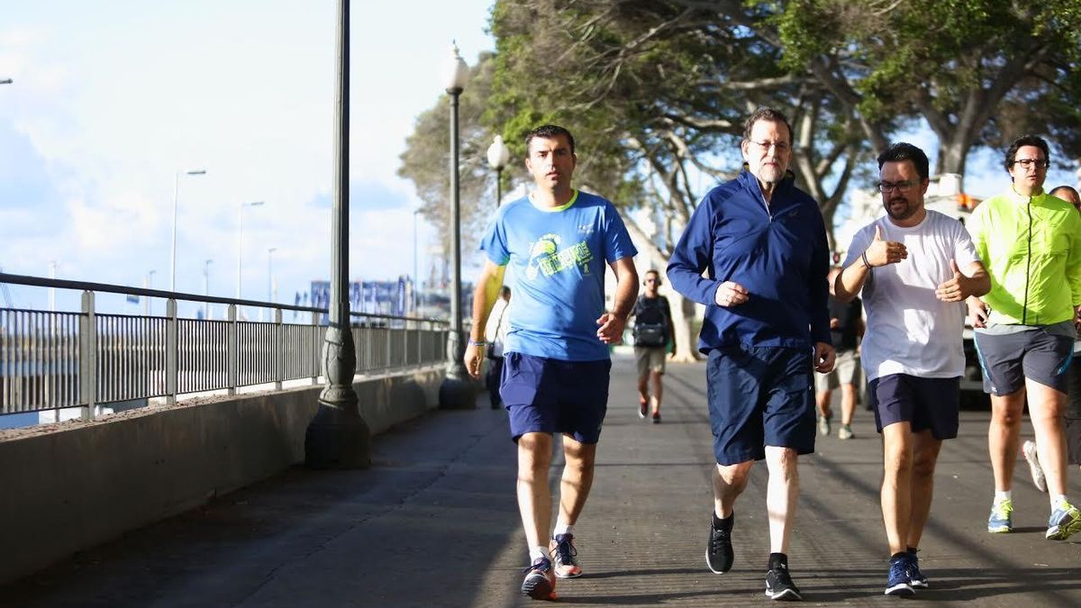 FOTOGALERÍA | Rajoy camina en Tenerife, Podemos pedalea en Gran Canaria