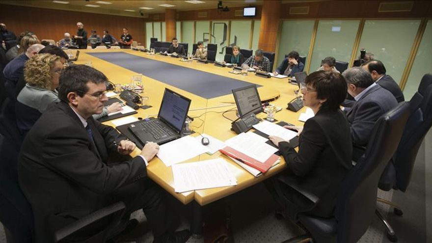Euskadi reclama el repliegue de la Policía y la Guardia Civil por el cese de ETA