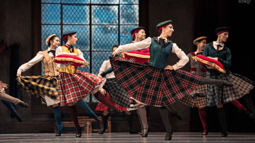 El Teatro de la Maestranza recibe a ‘La Sylphide’, el ballet romántico donde la fuerza queda disimulada por la ligereza