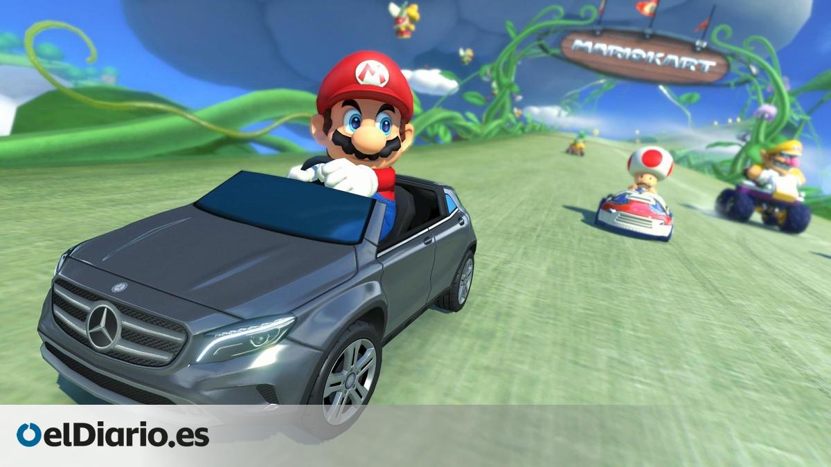 Mario conduce un Mercedes
