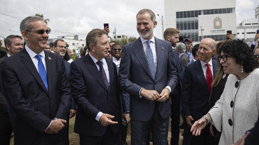 El rey de España asiste a la inauguración del Monumento a la Paz y la Libertad