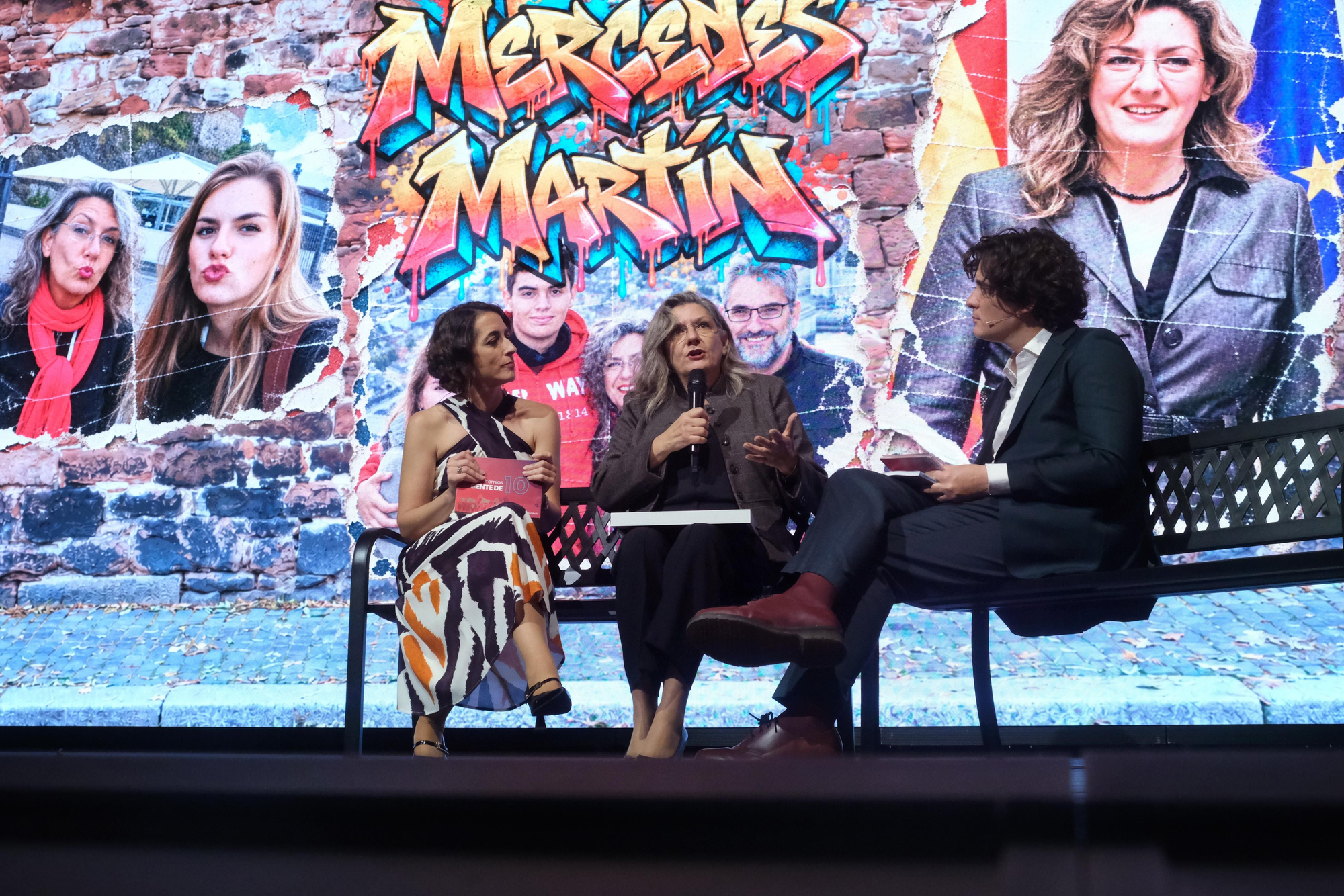La premiada, durante la breve entrevista con los presentadores.