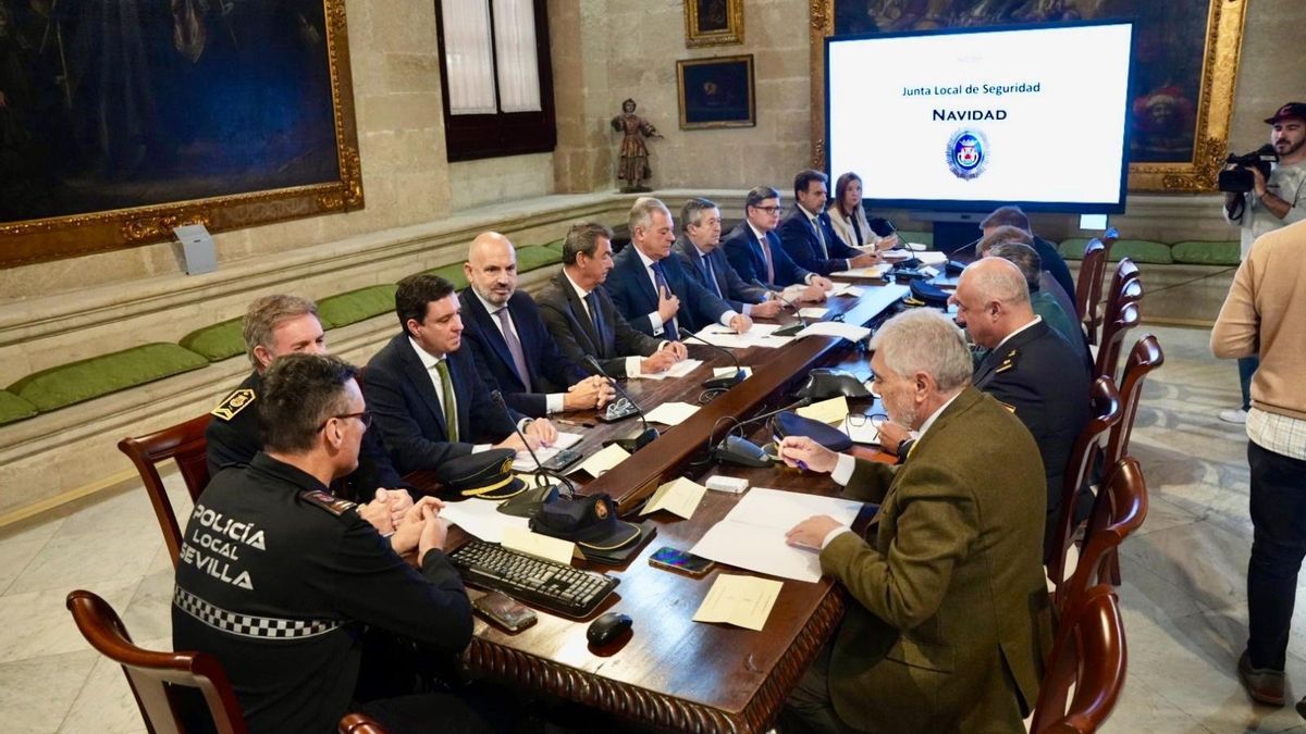 El alcalde de Sevilla activa el plan de emergencias para forzar a la Policía Local a trabajar horas extra en Navidad