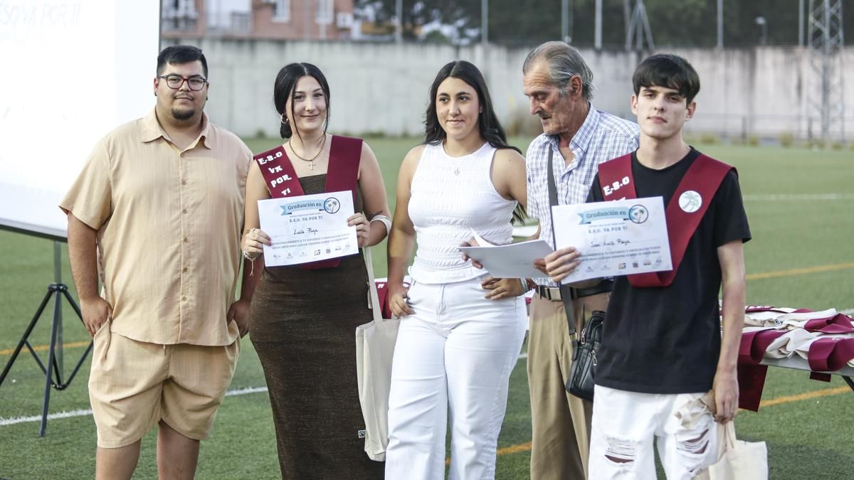 Homenaje a alumnos de Las Palmeras tras graduarse