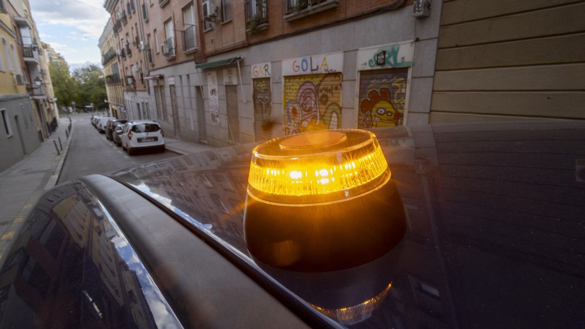 La DGT prohibe cuatro modelos de balizas V-16 a pocos días de ser obligatorias en España: esto es todo lo que hay que saber