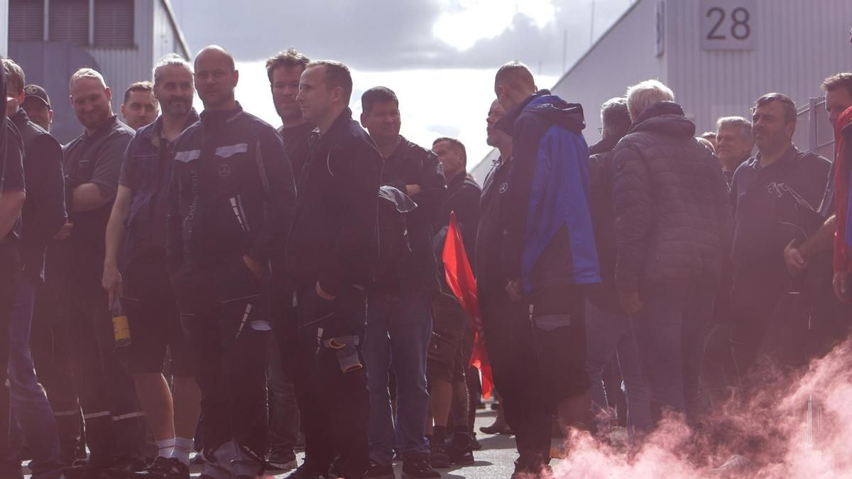 Los trabajadores alemanes explotan contra el "apagón" de la industria de automoción