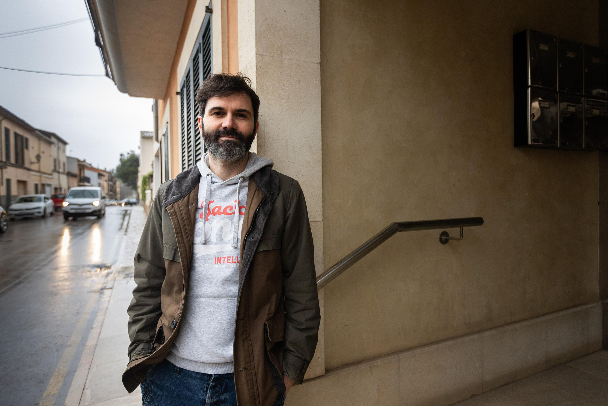 Raúl, habituado a lidiar con cuestiones urbanísticas -trabaja en un despacho de arquitectura desde hace más de 25 años- y a traducir lo técnico a lo cotidiano, acabó convirtiéndose en el interlocutor y punto de apoyo de los vecinos afectados